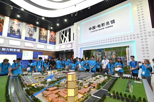 友谊“无”限 一路惊“锡”——上海国际青少年互动友谊营参访无锡数字文化创意内容应用服务